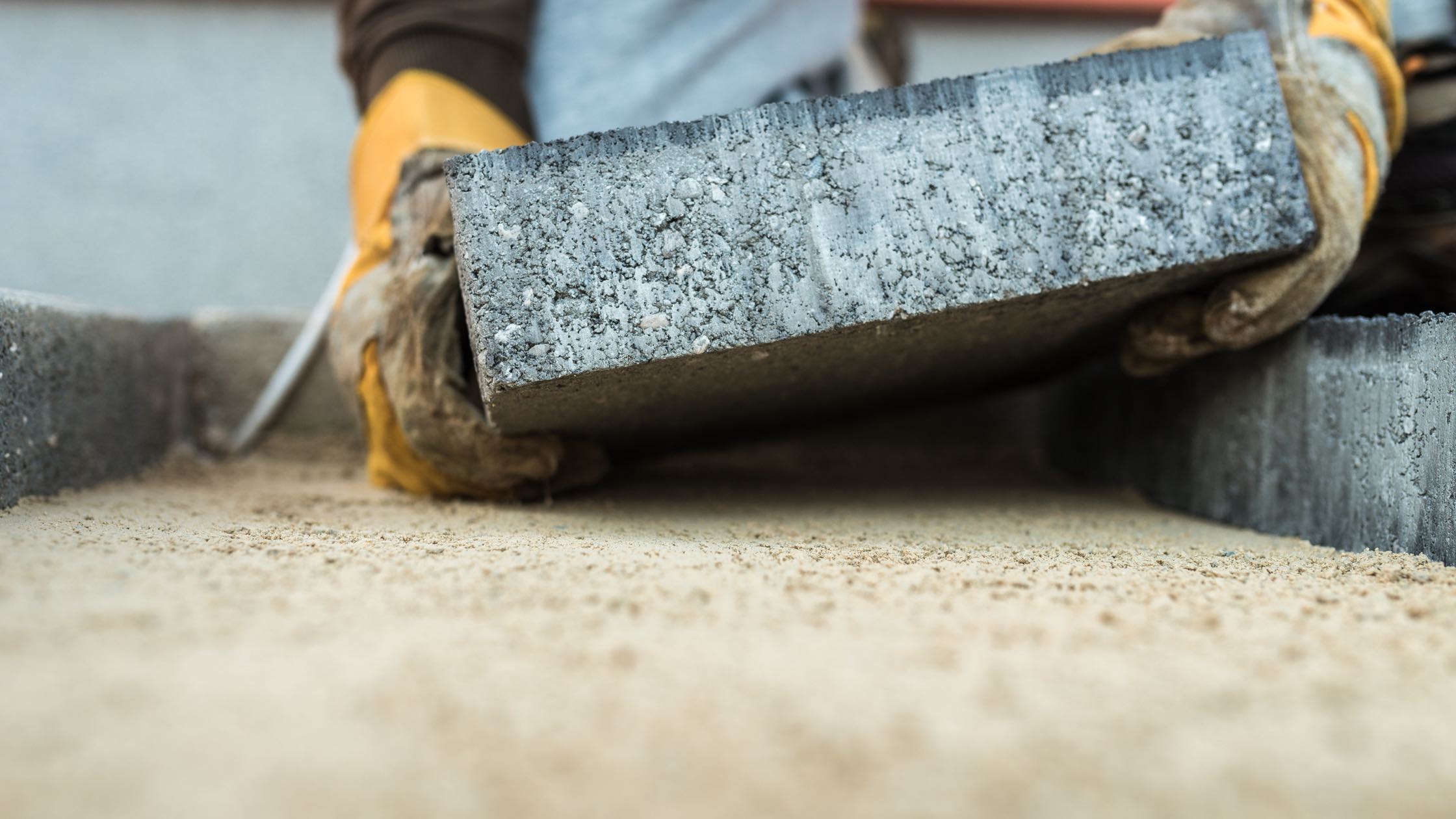 Gartenplatten verlegen: Möglichkeiten, Kosten & Tipps für eine gelungene  Umsetzung