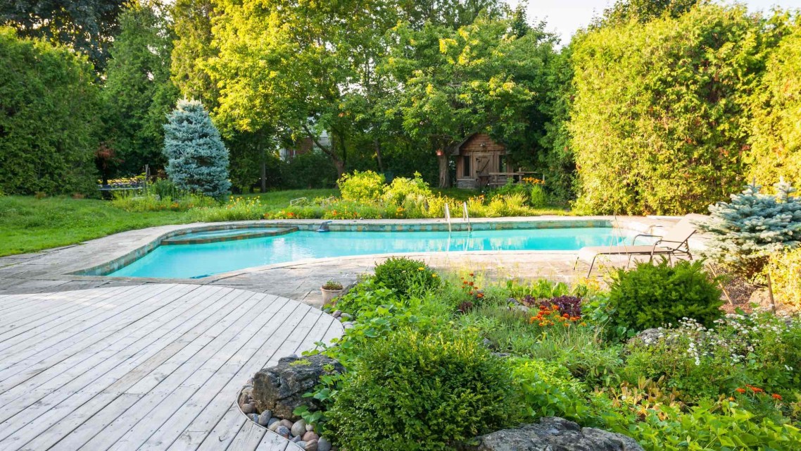 Gartenpool bauen - So kommen Sie zum Swimmingpool im eigenen Garten