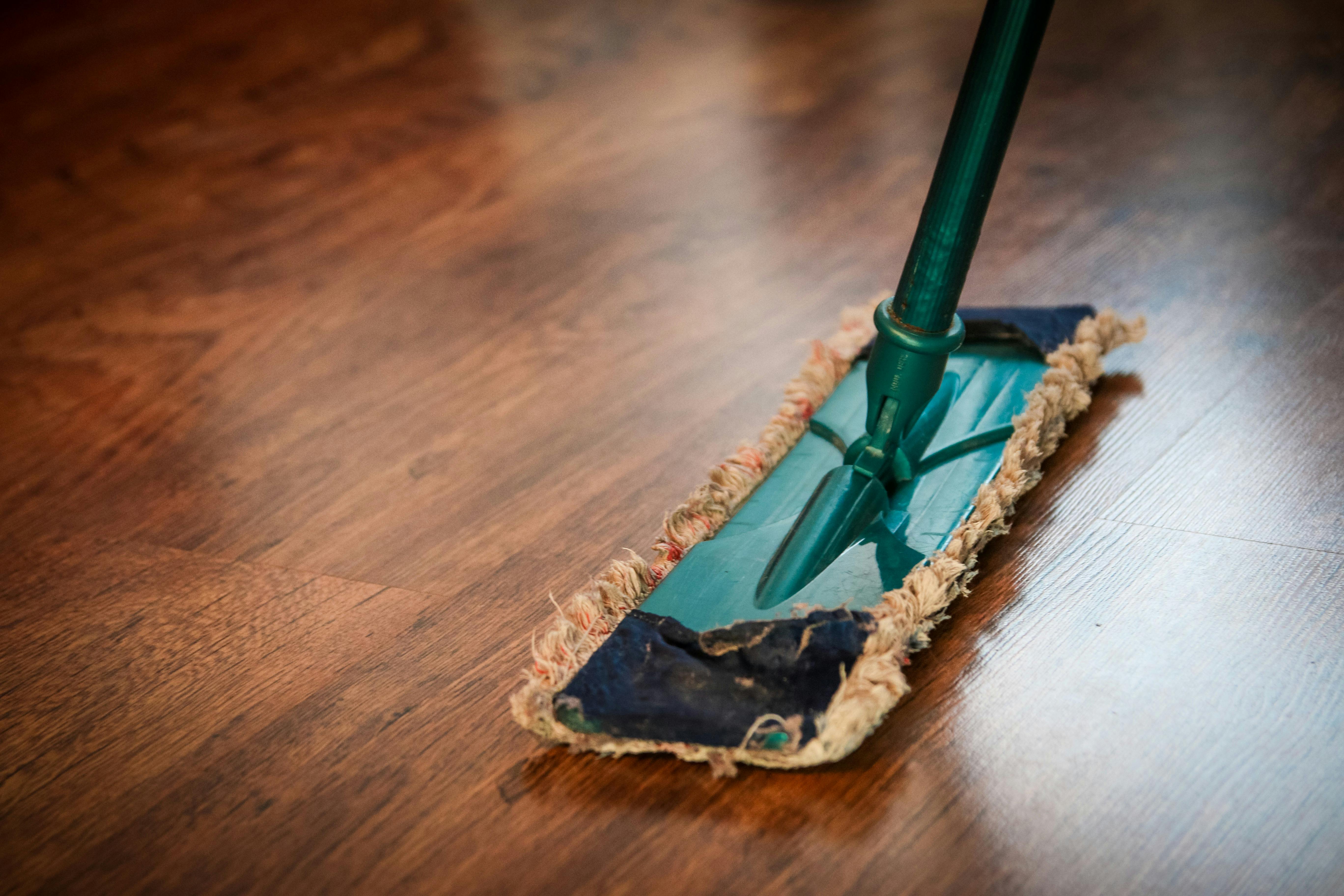 Les étapes pour nettoyer un parquet sans l-abîmer