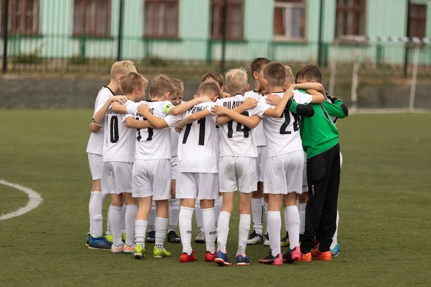 Teilnahme an einem internationalen Fußballturnier  und Teambuilding für benachteiligte Kinder