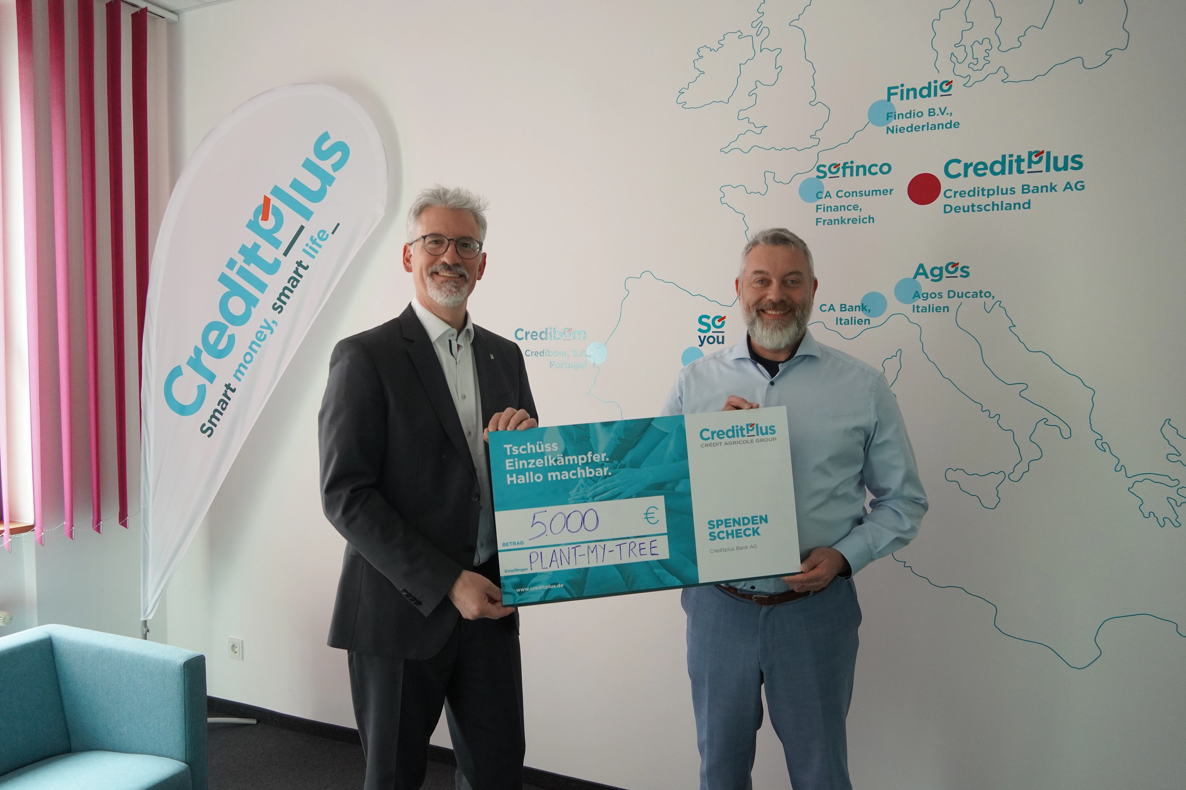 Creditplus spendet 5.000 Euro an PLANT-MY-TREE® im Rahmen der Händlerzufriedenheitsbefragung 2025