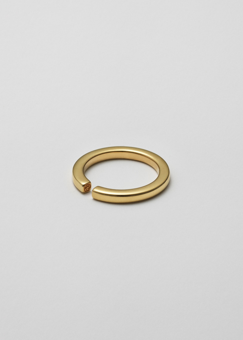 square ring thin polished gold p2