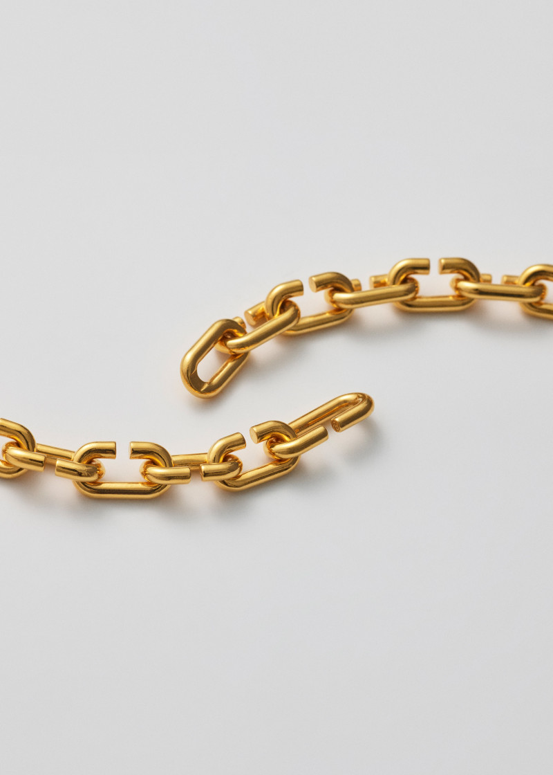 c necklace thin polished gold p3