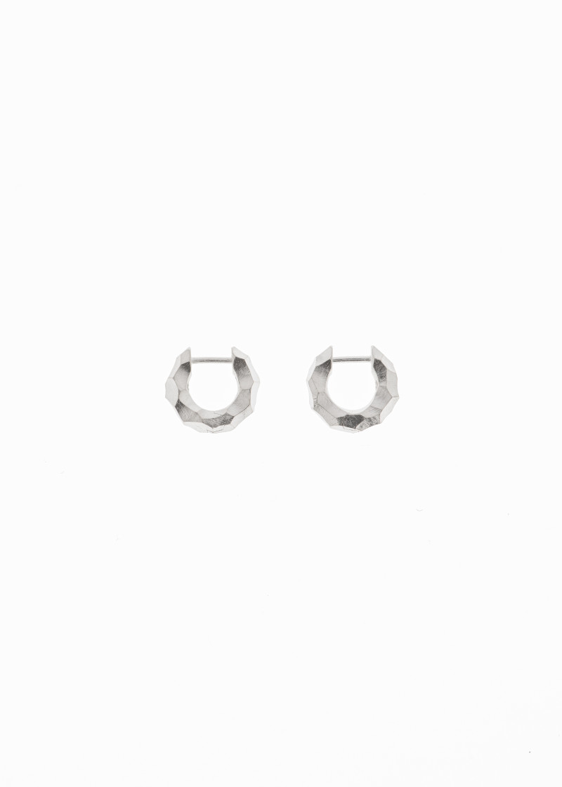 almost earrings extra small cavred silver p-1