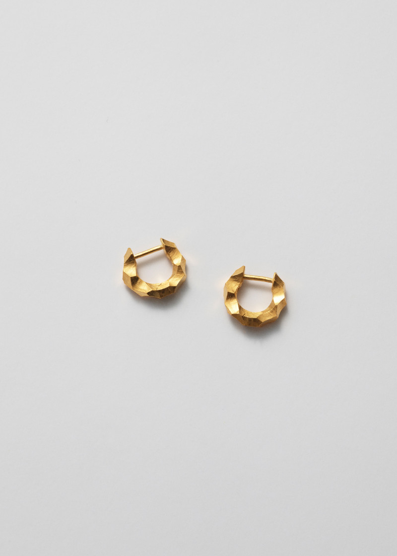 almost earrings extra small carved gold p1