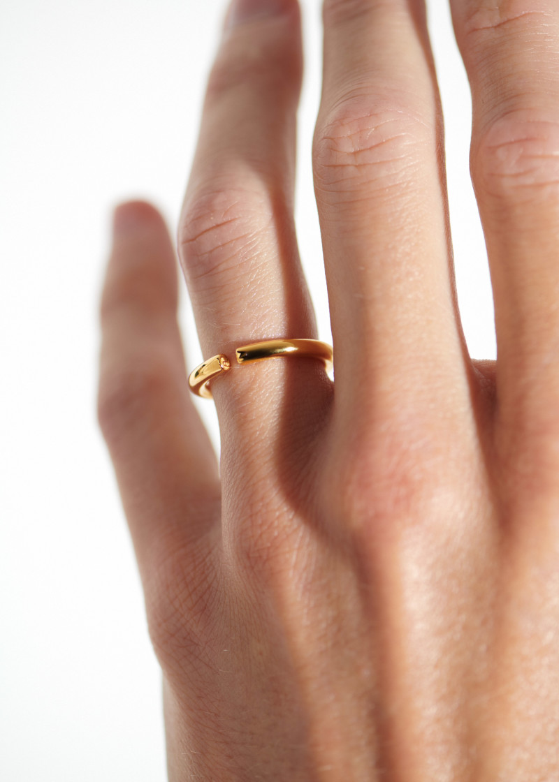 almost ring thin polished gold l-2