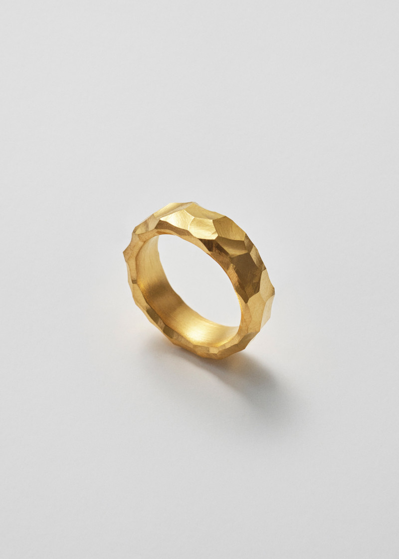 tire ring narrow carved gold p1