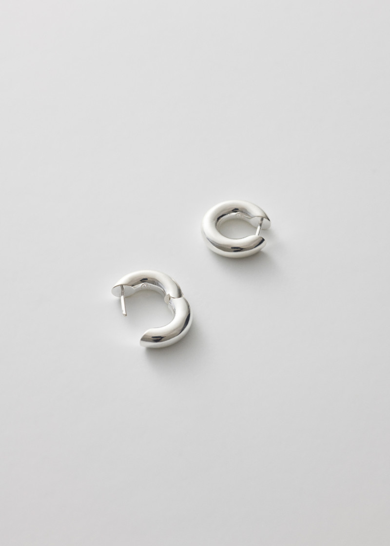 almost earrings medium polished silver p2