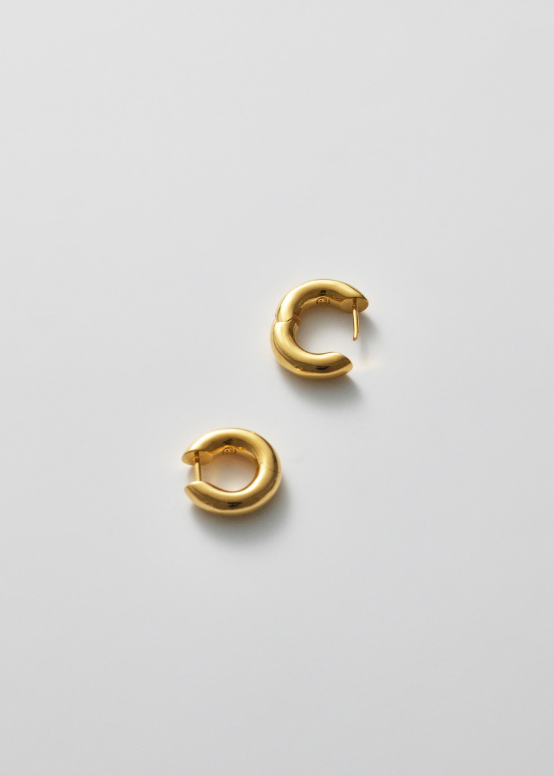 almost earrings medium polished gold p2