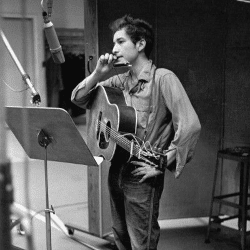 Bob Dylan on Neumann U67. Photo Credit: Michael Ochs Archives/Getty Images