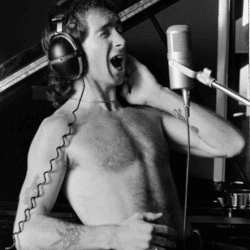 Bon Scott (AC/DC) on Neumann U47 FET. Photo Credit: PHILIP MORRIS / DALLE / RETNA LTD