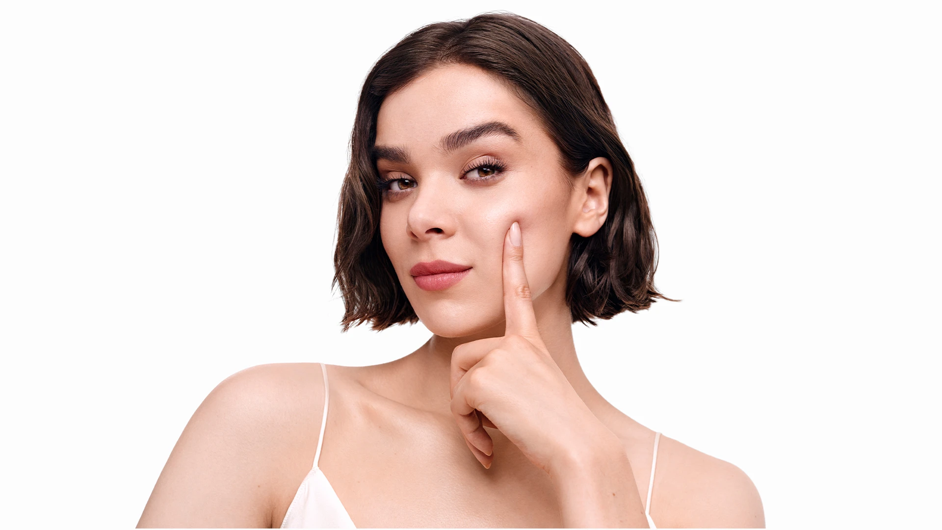 Schauspielerin Hailee Steinfeld nutzt Neutrogena Collagen Bank als Teil ihrer Gesichtspflege 