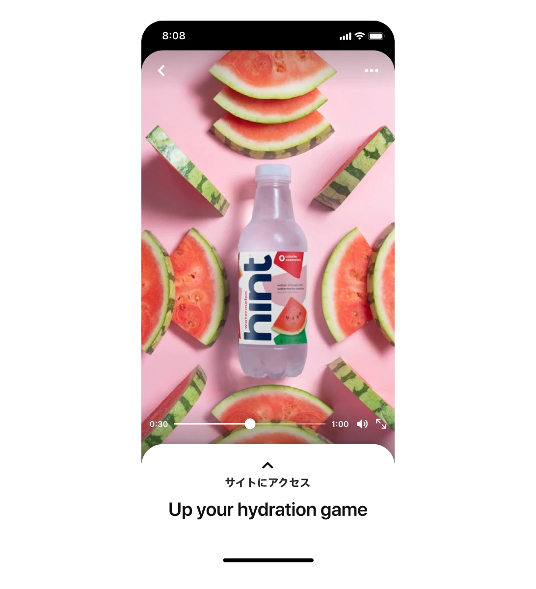 hint のプレミア スポットライト広告を表示したモバイル画面。中央にスイカ風味のミネラルウォーターがあり、その周りに切ったスイカが並べられている。「おいしく水分補給」のキャプション付き。