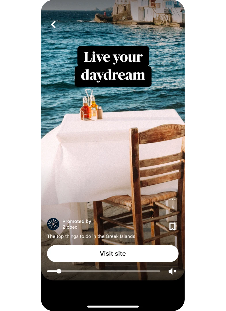 Miniatura náhledu nápadové reklamy zobrazující jídelní stůl s výhledem na moře s názvem �„Live your dream“ a tlačítkem „Visit site“ umístěným dole uprostřed.