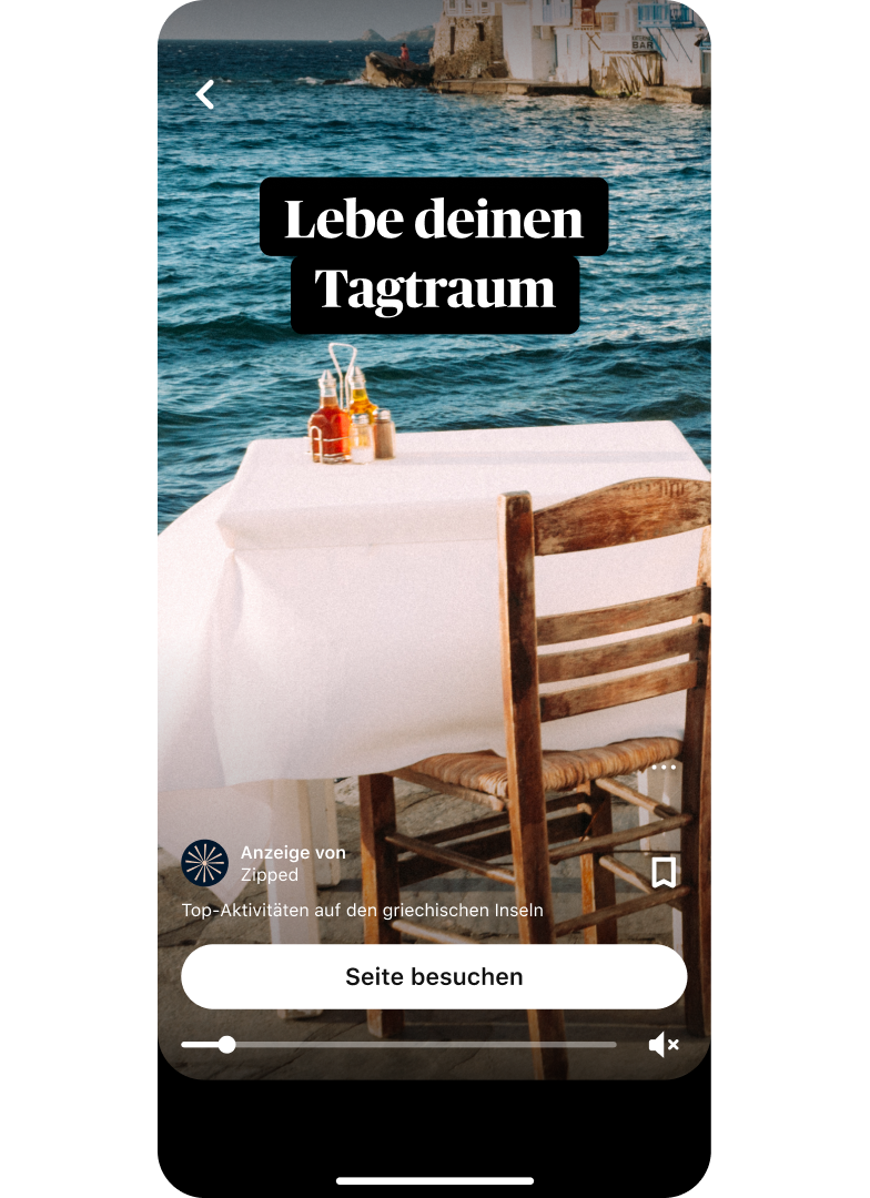 Thumbnail auf Idea Ad-Vorschau von einem Tisch mit Aussicht aufs Meer, dem Titel „Lebe deinen Traum“ und einem Button mit der Aufschrift „Seite besuchen“ in der Mitte.