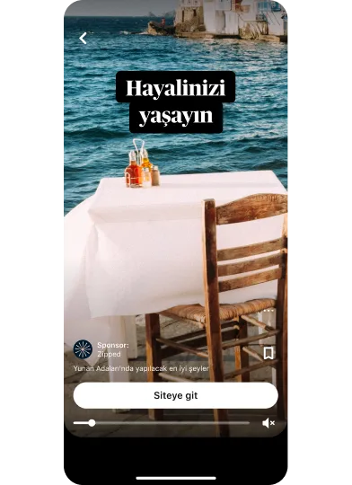 Deniz kenarı manzarasına bakan bir yemek masasını gösteren, "Rüyanı yaşa" başlıklı fikir reklamı önizleme küçük resmi ve orta alt bölüme yerleştirilmiş "Siteyi ziyaret et" düğmesi.