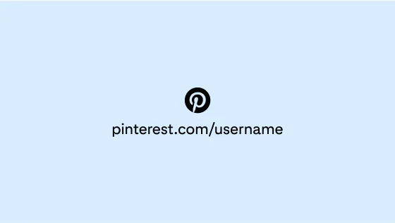 Logo Pinterest bleu clair dans un cercle noir, centré au-dessus de l’URL d’un compte fictif sur un fond bleu clair