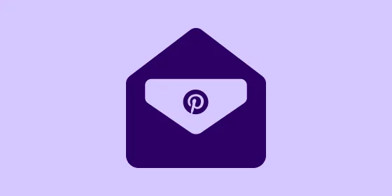 Mørk lilla konvolutt med mørk lilla Pinterest-logo som spretter ut på en lys lilla bakgrunn.