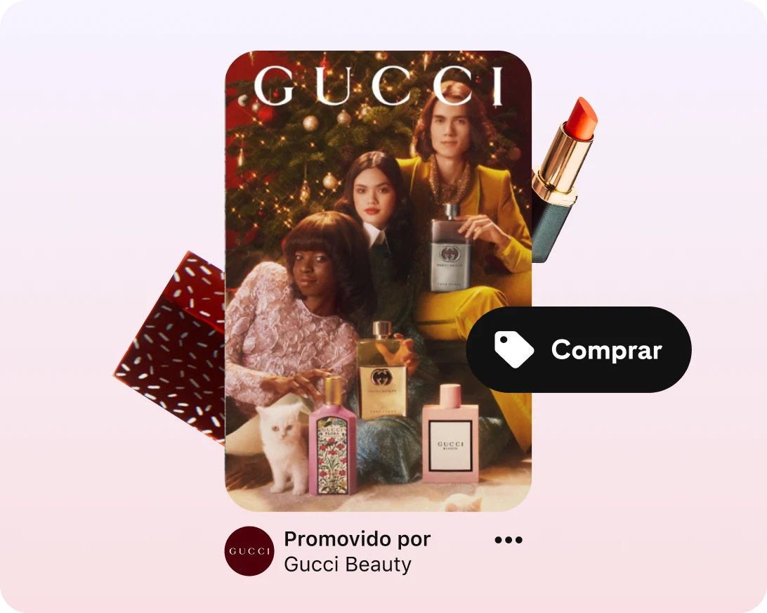 Um anúncio de beleza da Gucci Beauty mostra três pessoas em frente a uma árvore de Natal com vários frascos de perfume e um botão "Comprar".