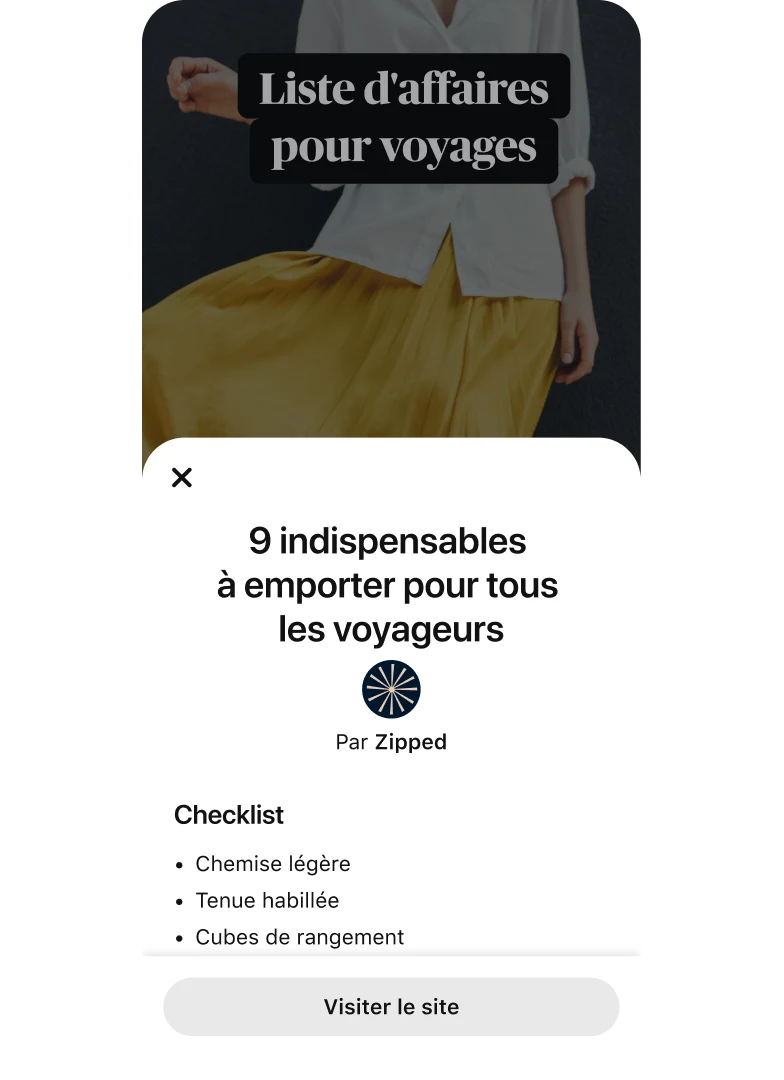 Module contextuel de l’annonce Idée mettant en vedette les « 9 indispensables à emporter pour tous les voyageurs » en haut d’une vignette vidéo représentant une femme en jupe jaune et chemise blanche.