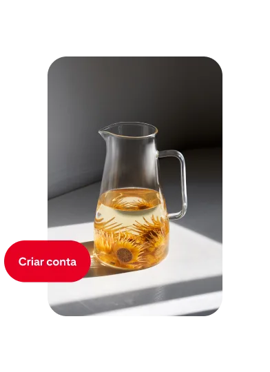 Pin de uma jarra de vidro com água até a metade e flores cor-de-laranja com um botão "Criar conta" à esquerda.
