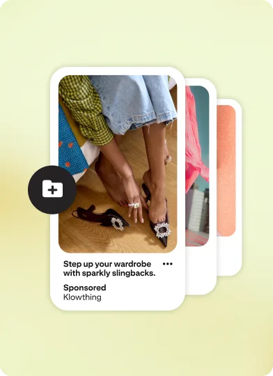 Je tu sada pinů, ale viditelný je pouze horní pin. Pin nabízí černé boty s páskem přes patu a sponou s kamínkem. Vedle pinu je ikona složky.