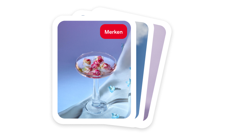 Ein farbiger Cocktail auf weißem Stoff vor violettem Hintergrund 