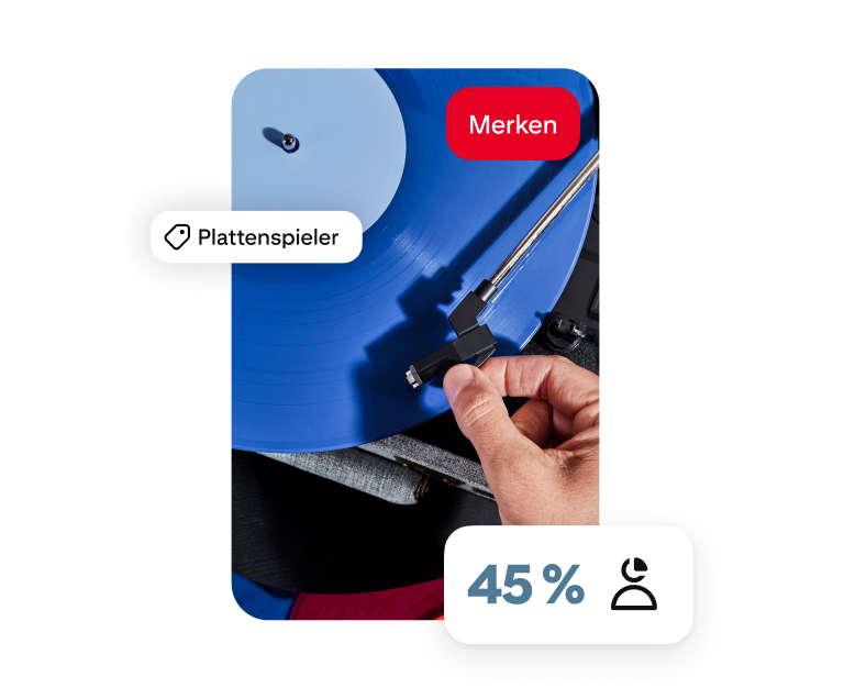 Ein Pin mit einer Hand, die den Tonarm eines Plattenspielers auf eine blaue Schallplatte setzt. Das Bild ist teilweise mit dem Text „Plattenspieler“ und „45 %“ überlagert.