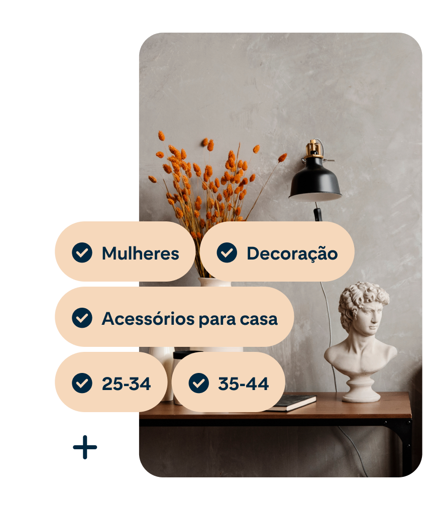 Pin mostrando uma escrivaninha com um vaso com flores laranja, uma luminária e um busto de Davi de Michelangelo com os termos de busca Mulheres, Decoração, Acessórios para casa, 25 a 34 a 35 a 44