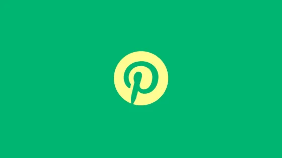 Grön Pinterest-logotyp i gul cirkel mot grön bakgrund