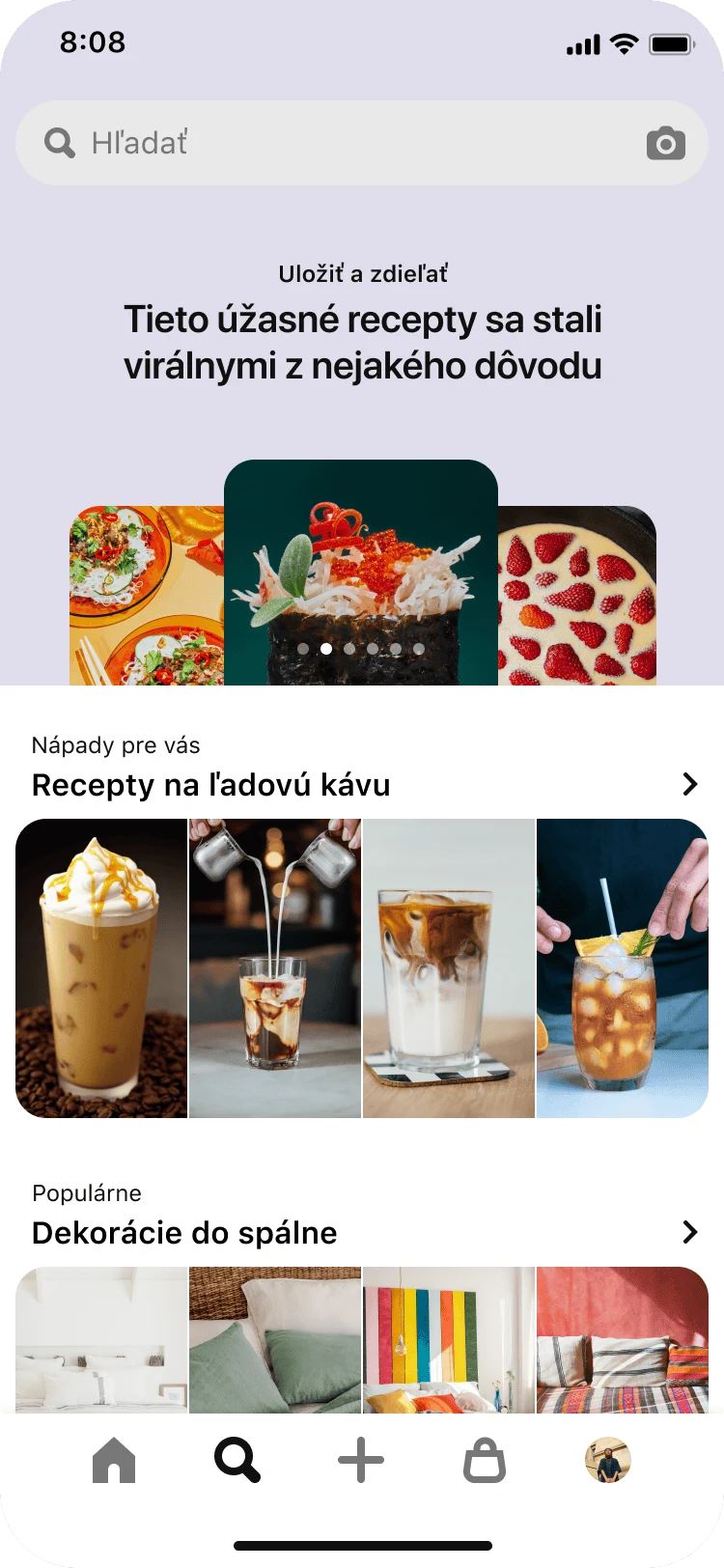 Karta vyhľadávania v mobilnej aplikácii s vyhľadávacou lištou v hornej časti a tromi nápadovými pinmi týkajúcimi sa nechtov jeden cez druhý pod nadpisom „Pearlescent nails: Shimmer like glitter on the soft side of glam“. Dole je časť s nadpisom „Ideas for you: Iced Coffee Recipes“ obsahujúca 4 piny a ďalšia časť s nadpisom „Popular: Bedroom decor“ obsahujúca 4 piny.