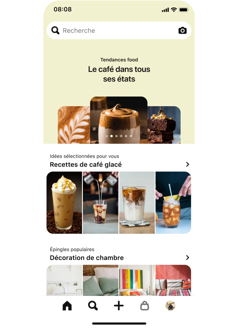 Onglet de recherche de l’application mobile avec une barre de recherche alignée en haut et 3 Épingles Idées d’ongles superposées intitulées « Ongles nacrés : Du scintillement et des paillettes sur la vague du glamour ». En dessous, une section intitulée « Des idées pour vous : Recettes de café glacé » avec 4 Épingles et une autre section intitulée « Populaire : Décor pour la chambre » avec 4 Épingles.