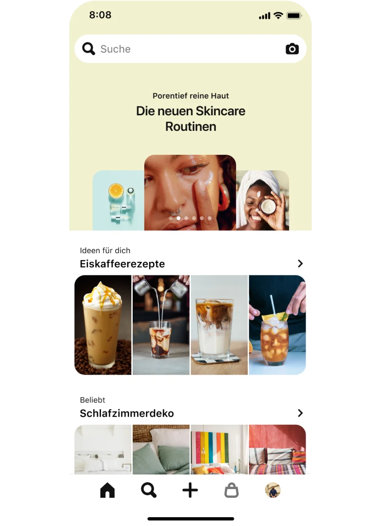 Such-Tab in der App mit Suchleiste oben und drei Pins mit dem Titel „Perlenglanz-Nägel: Glitzer auf der soften Seite des Glam“. Darunter ein Abschnitt mit dem Titel „Ideen für dich: Rezepte für Iced Coffee“ mit vier Pins und einem weiteren Abschnitt namens „Beliebt: Schlafzimmerdeko“ mit vier Pins.