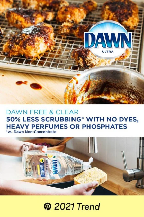 Pin da marca Dawn mostrando pedaços de frango sobre uma grelha, uma pia de cozinha com uma esponja e o texto onde se lê: “Dawn Free &amp; Clear, limpa com 50% do esforço e sem corantes, fragrâncias fortes nem fosfatos”