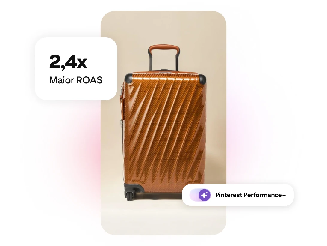 Uma mala rígida castanha com uma etiqueta de ROAS 2,4x superior e uma etiqueta Pinterest Performance+