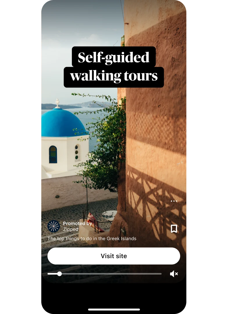 Miniatura náhledu nápadové reklamy zobrazující malebný pohled na řecké moře s názvem „Self-guided walking tours“ a tlačítkem „Visit site“ umístěným dole uprostřed.