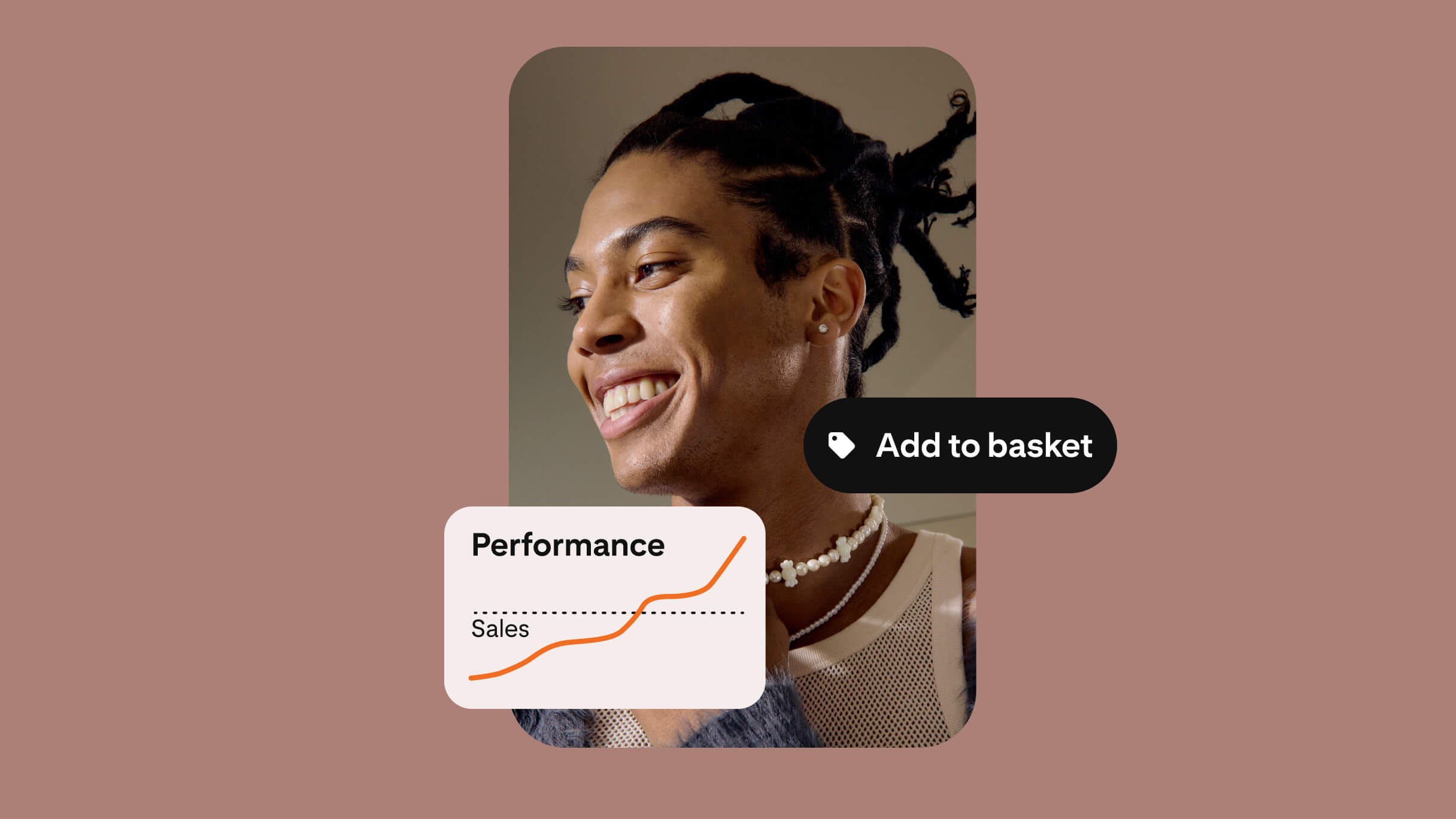 Người có tóc tết đang mỉm cười, với biểu đồ hiệu suất mô phỏng cho thấy doanh số đang tăng chồng lên phần dưới bên trái của hình ảnh. Một nút màu đen có dòng chữ "Thêm vào giỏ" xuất hiện ở bên phải.