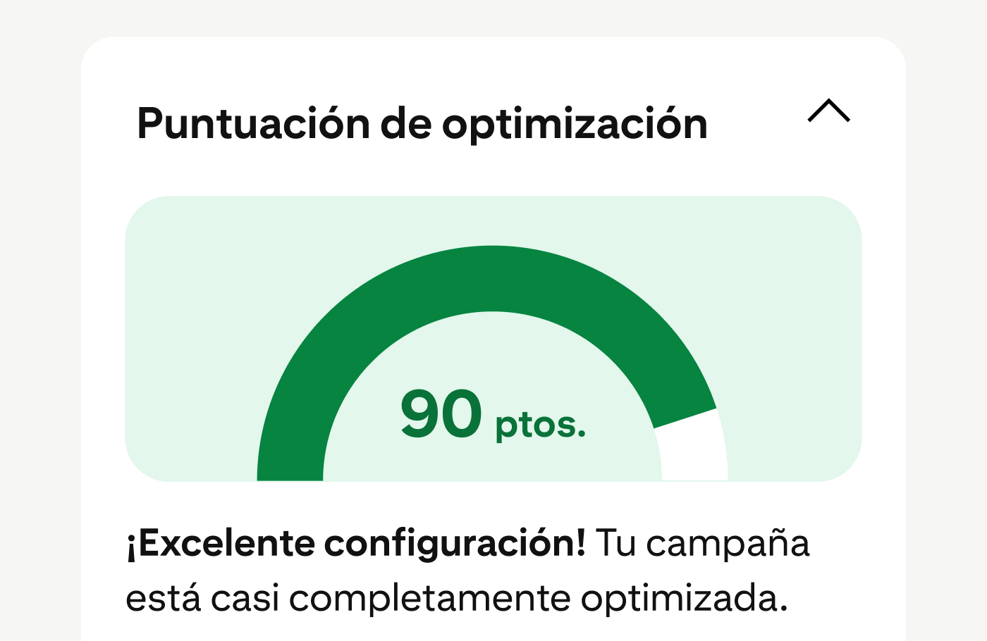La puntuación de optimización de campañas, como se muestra en el Administrador de anuncios de Pinterest, es de 90 puntos, lo cual indica una configuración excelente. 