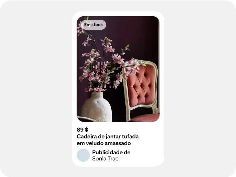 Um anúncio de compras apresenta mobília, com informações relativas a disponibilidade e preços.