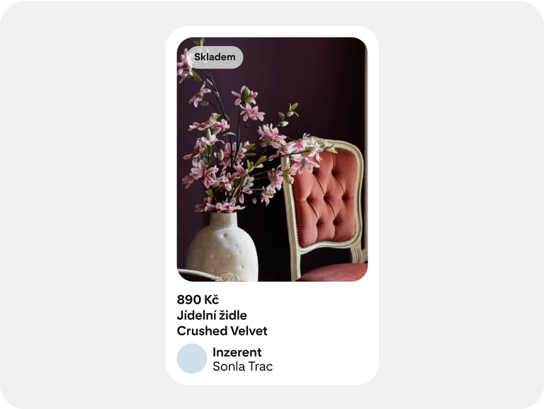 Nákupní reklama zobrazuje nábytek s informacemi o dostupnosti a cenách.