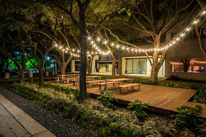 
                                        Outdoor Seating
                                    