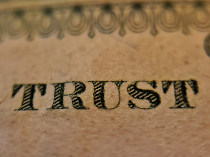trust-bold-print