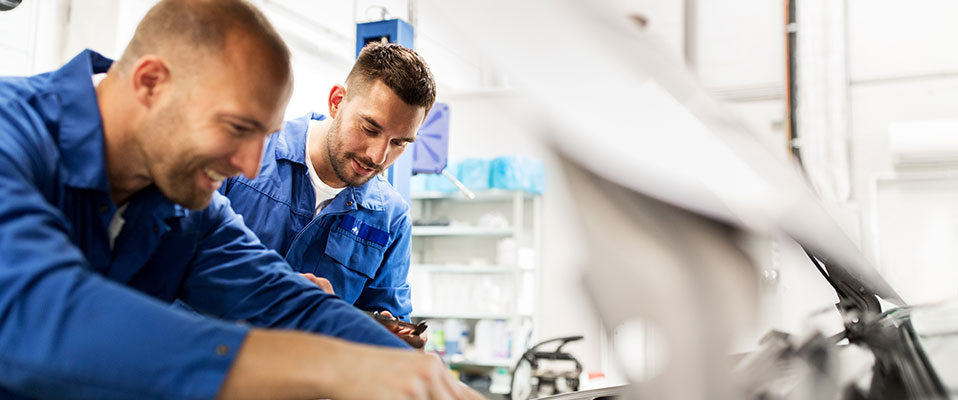 Mechanic technicians repairing cars at the workshop