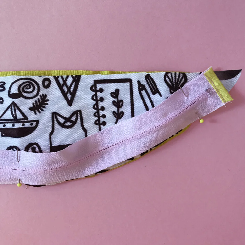 Attach the bum bag zipper | Spoonflower Blog 