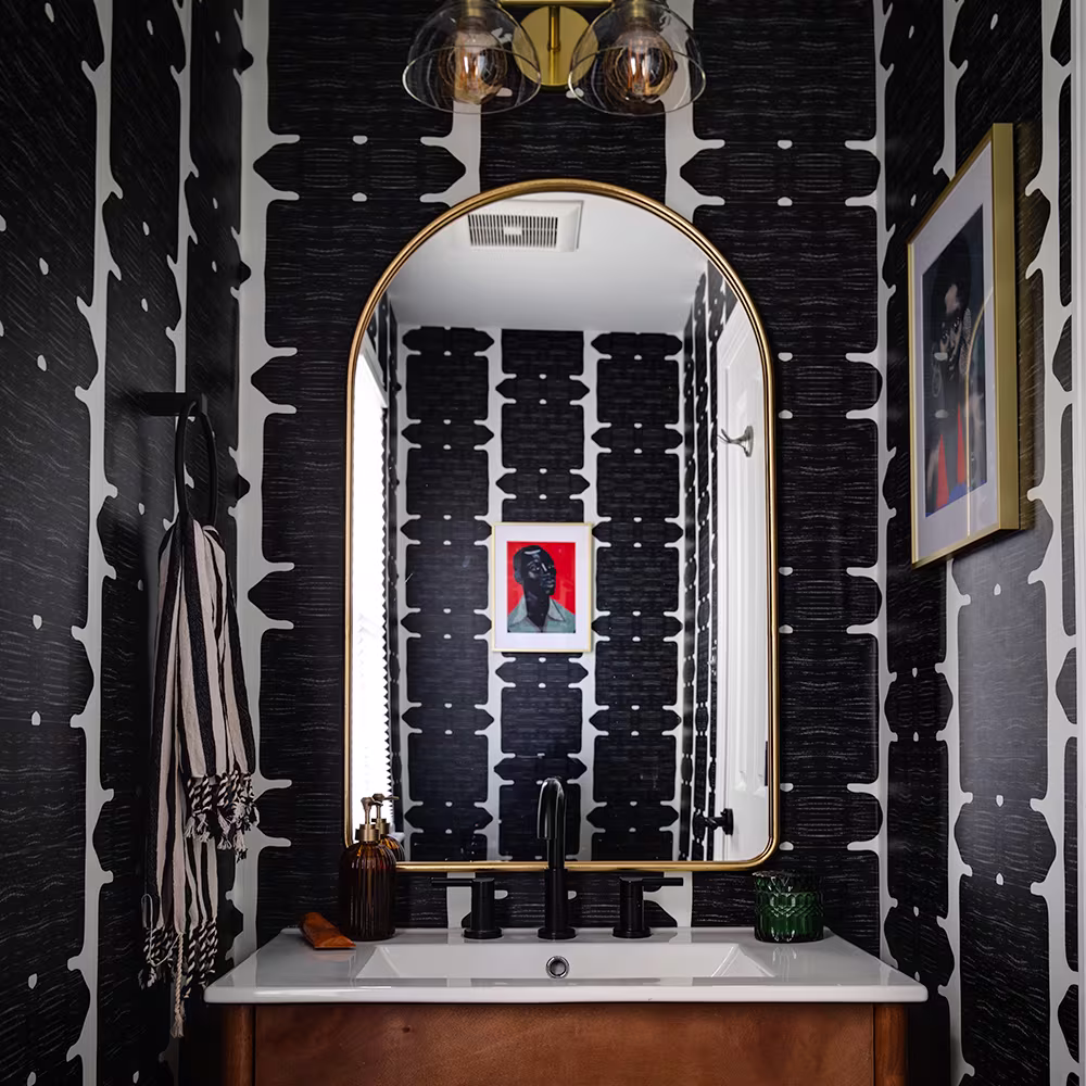 Black and white modern wallpaper in a bathroom.