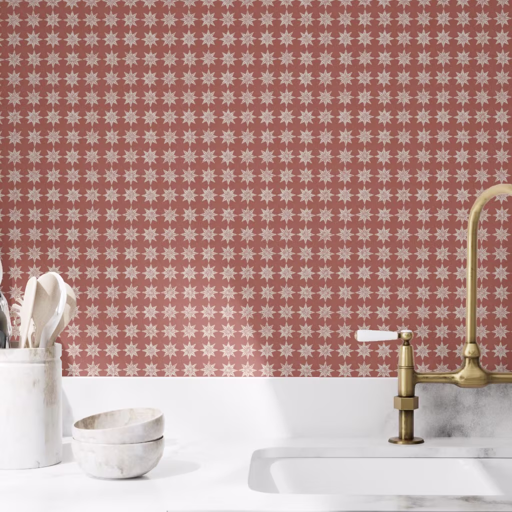 Kitchen with wallpaper in stella rust by apostrofodesign.