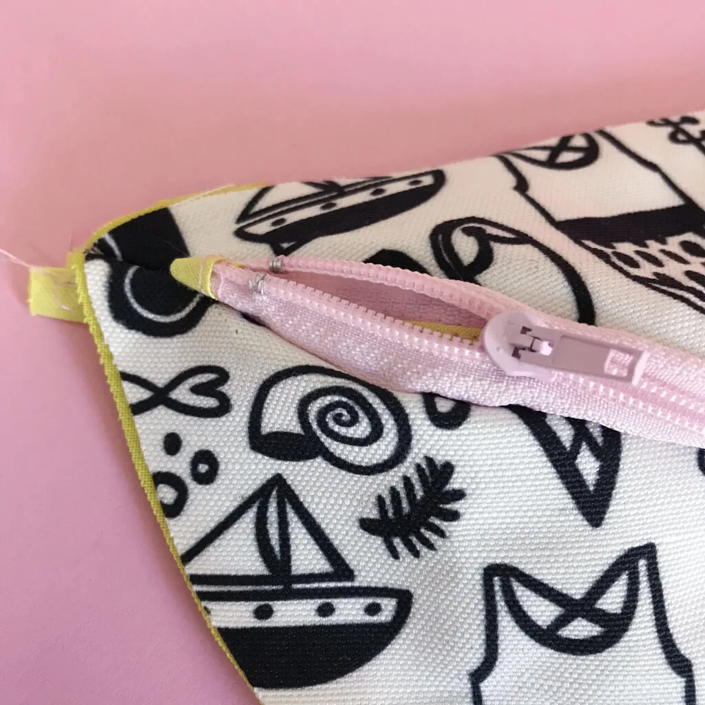 Finish ends of bum bag | Spoonflower Blog 