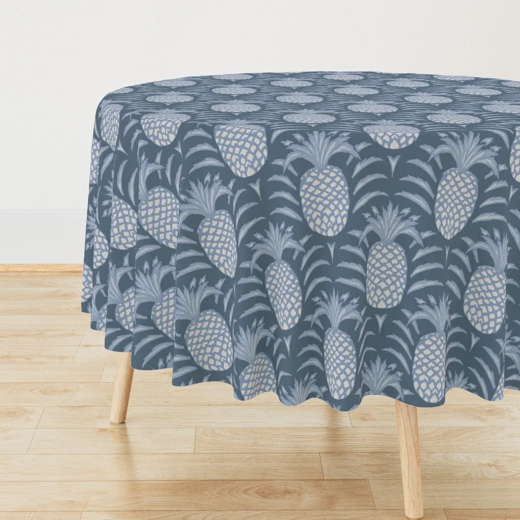 Blue pineapple round tablecloth