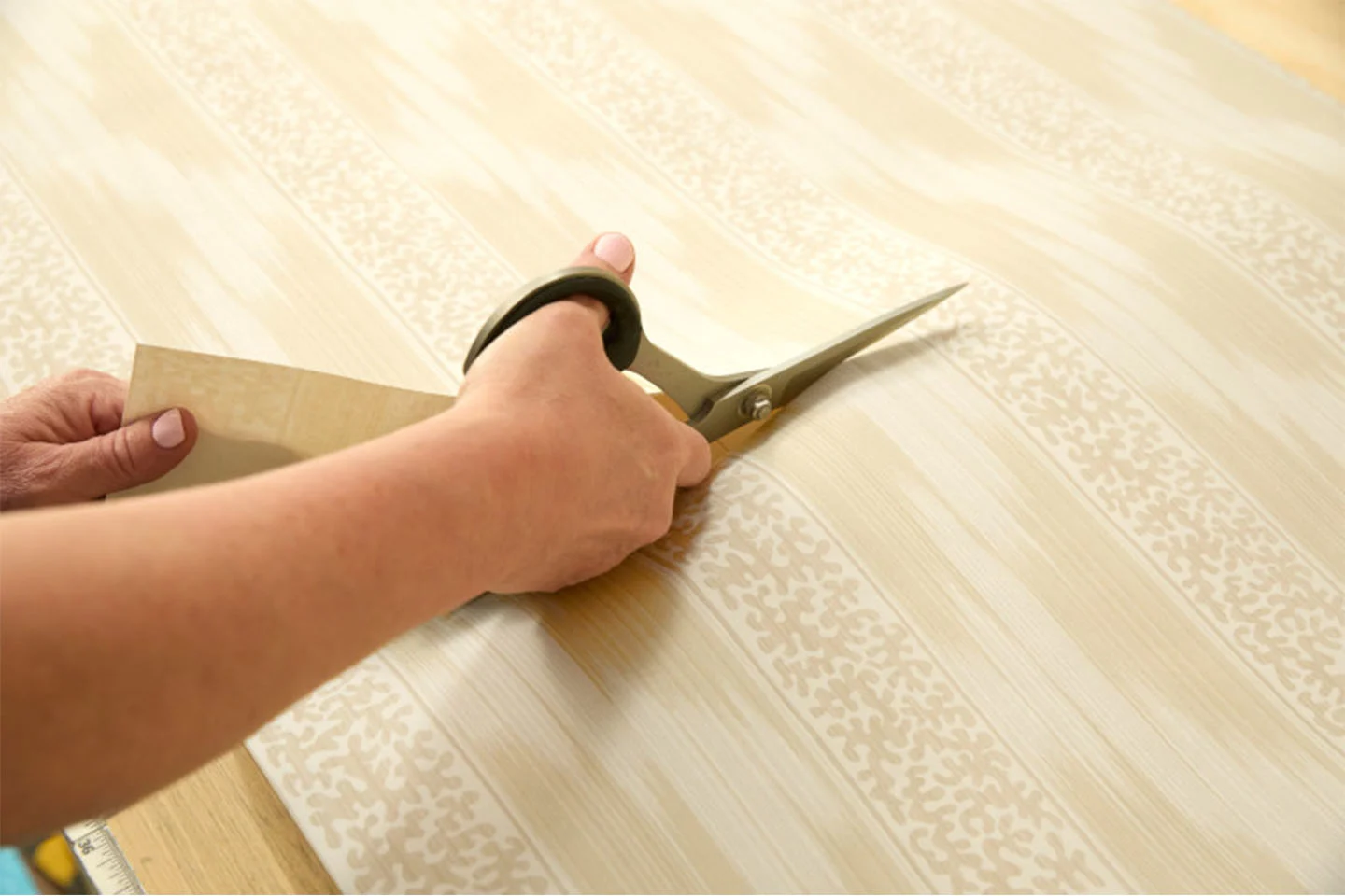 Wallpaper Installer smoothly cutting Traditional wallpaper.