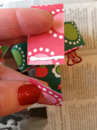 Line_of_glue